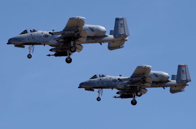 Fairchild-Republic Thunderbolt 2 (79-0634) - Idaho Air National Guard A-10's coming into land 28L! Just epic! The lower aircrafts tail # is 79-629