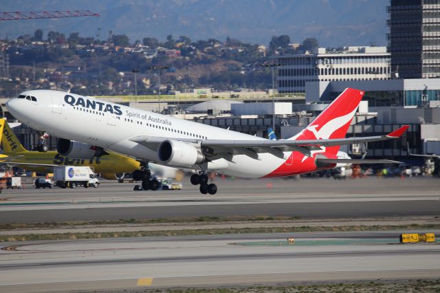 Airbus A330-200 (VH-EBS)