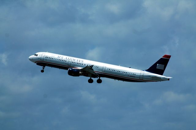 Airbus A321 (N195UW)