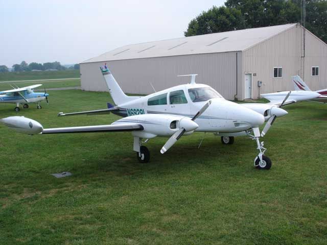 Cessna 310 (N6929L)