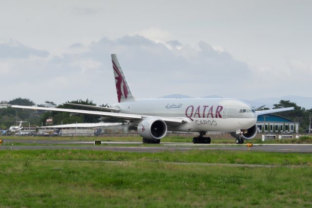 BOEING 777-200LR (A7-BFG)