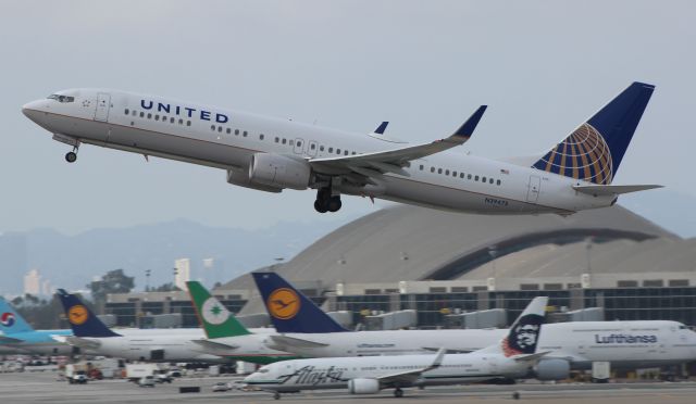 Boeing 737-900 (N39475) - Taken from Imperial Hill