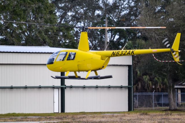 Robinson R-44 (N832AK)
