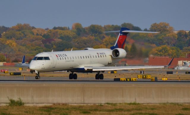 Canadair Regional Jet CRJ-700 (N668CA) - An Endeavor CRJ 700 Taxing to 12R. 