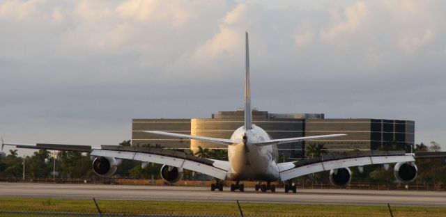 Airbus A380-800 (D-AIMB)