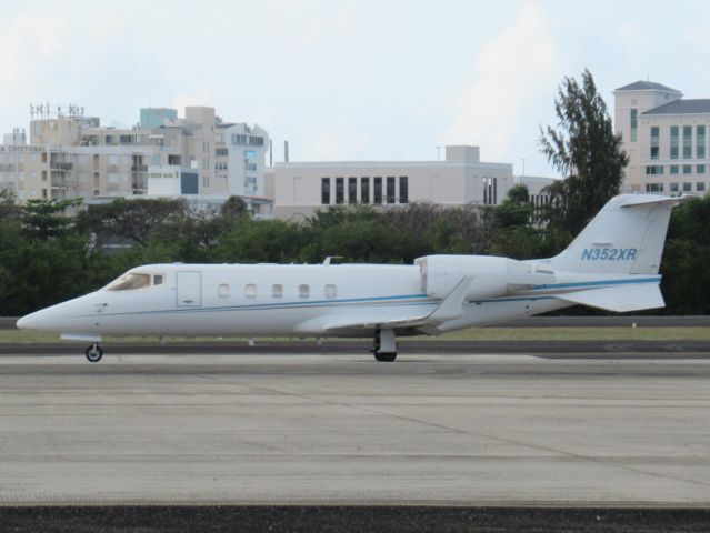 Learjet 60 (N352XR)