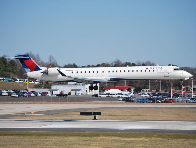 Canadair Regional Jet CRJ-900 (N607LR) - Arriving 18C (interesting tail paint) - 2/28/12
