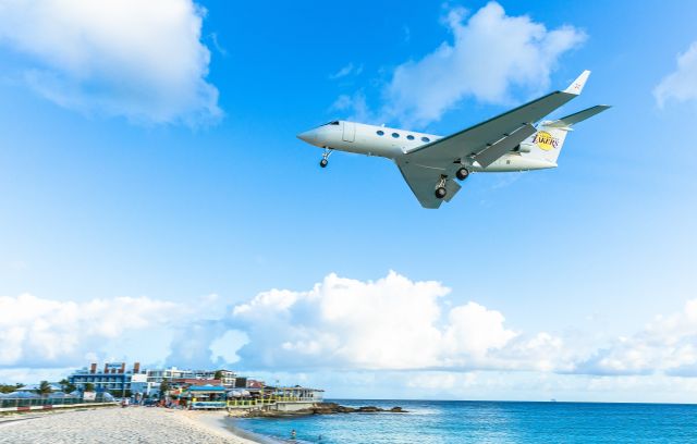 Gulfstream Aerospace Gulfstream IV (N32MJ) - Magic Johnson G350 over the beach for landing on sun shine city St Maarten. 