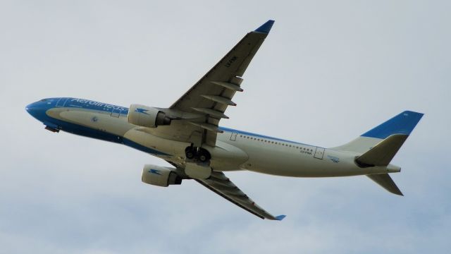 Airbus A330-200 (LV-FNK)