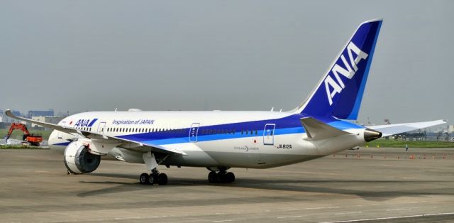 Boeing 787-8 (JA812A) - Jun2018 - Waiting for new engines...