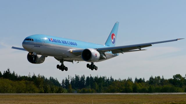 Boeing 777-200 (HL8077) - BOE217 on short final to Rwy 34L to complete a B1 flight on 10.4.17. (ln 1522 / cn 62697).