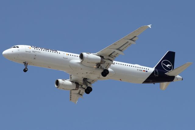 Airbus A321 (D-AIDE) - 03/07/2021:  Flight from Frankfurt on landing path to runway 30.