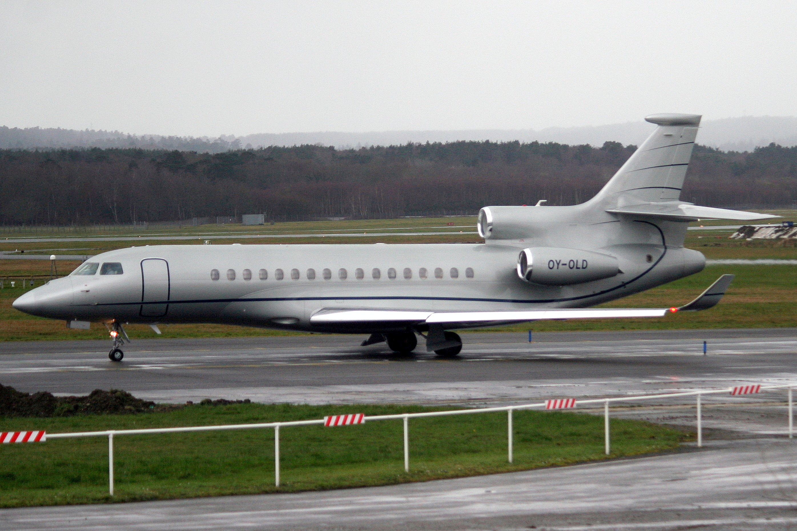 Dassault Falcon 8X (OY-OLD) - Air Alsie Falcon 8X taxiing to depart rwy 24 on 6-Mar-19 heading for KBED as MMD400.