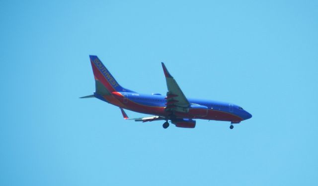 Boeing 737-700 (N7721E)