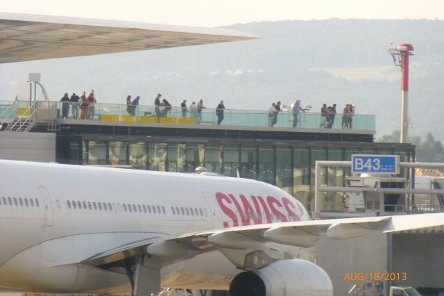 Airbus A330-200 (HB-JHL) - Del to Swiss in 2012