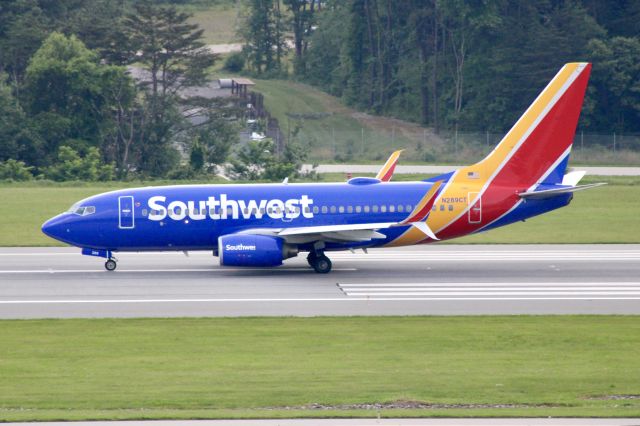 Boeing 737-700 (N289CT)