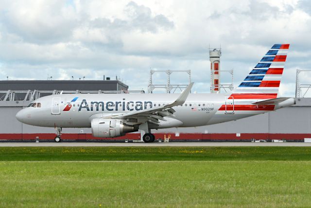 Airbus A319 (N9029F)