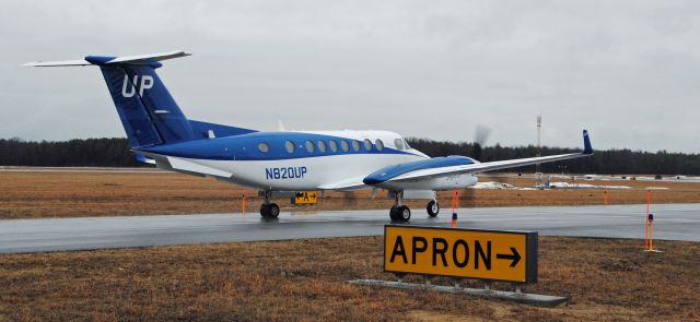 Beechcraft Super King Air 350 (N820UP) - A Wheels Up King Air 350i gets ready to depart to White Plains (HPN) from Saratoga County Airport (5B2)