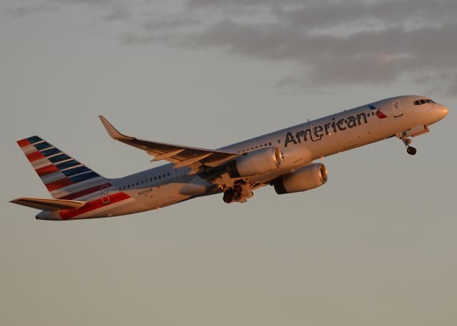 Boeing 757-200 (N203UW)