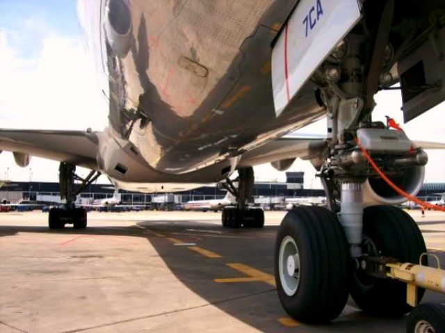 Boeing 777-200 (N7CA) - Ready for push back from L8 at ORD.