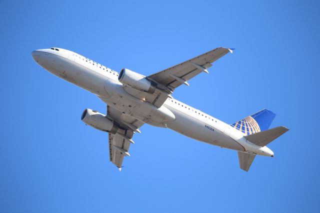 Airbus A320 (N463UA)