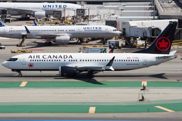 Boeing 737 MAX 8 (C-FSIL)