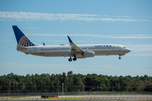 Boeing 737-900 (N68802)