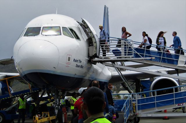 Airbus A320 (N663JB)