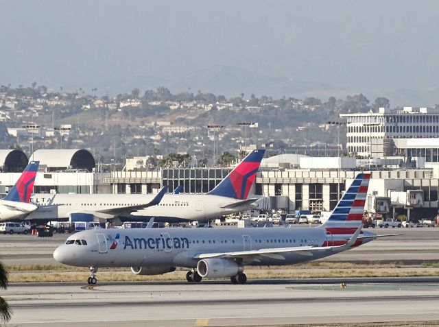 Airbus A321 (N155NN) - a rel=nofollow href=http://flightaware.com/live/flight/N155NN/history/20160426/1930Z/KMIA/KLAXhttps://flightaware.com/live/flight/N155NN/history/20160426/1930Z/KMIA/KLAX/a