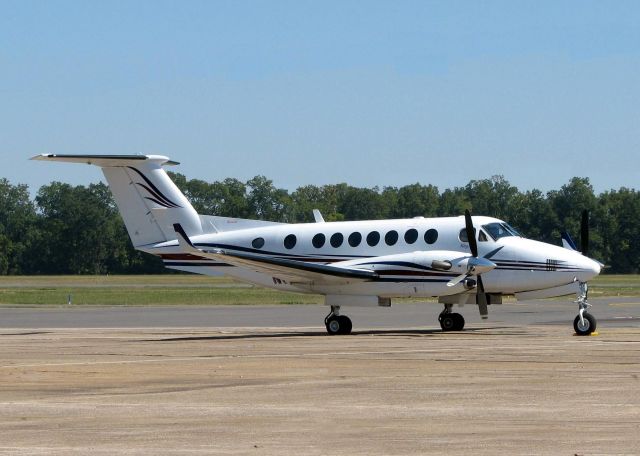 Beechcraft Super King Air 350 (N613BA) - At Downtown Shreveport.