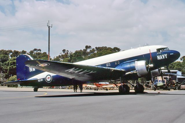 Cessna Skyhawk (N290) - AUSTRALIA - NAVY - DOUGLAS C-47B SKYTRAIN (DC-3) - REG : N2-90 / 802 (CN 32883) - EDINBURGH ADELAIDE SA. AUSTRALIA - YPED (11/11/1995)