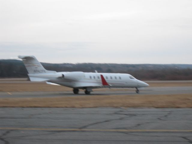 Learjet 45 (N942FK) - Taxiing to the Bullock Hangar after arriving from Bedford, MA (KBED).