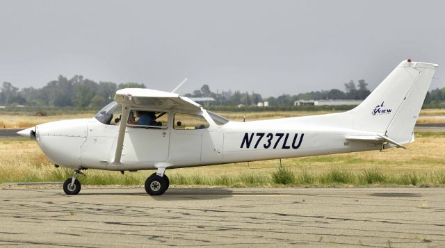 Cessna Skyhawk (N737LU)