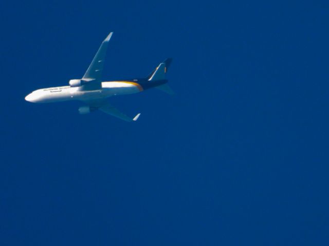 BOEING 767-300 (N320UP)