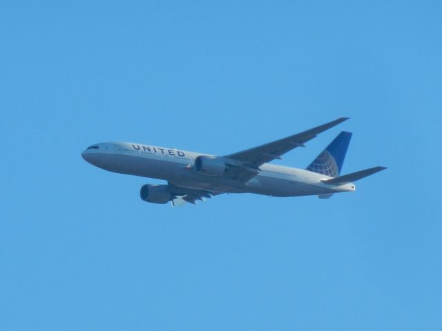 Boeing 777-200 (N782UA) - N782UA, A Boeing B777-200 Of United Airlines, Approaching Dulles Int Airport