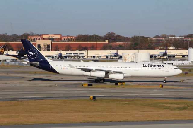 Airbus A340-300 (D-AIFE)