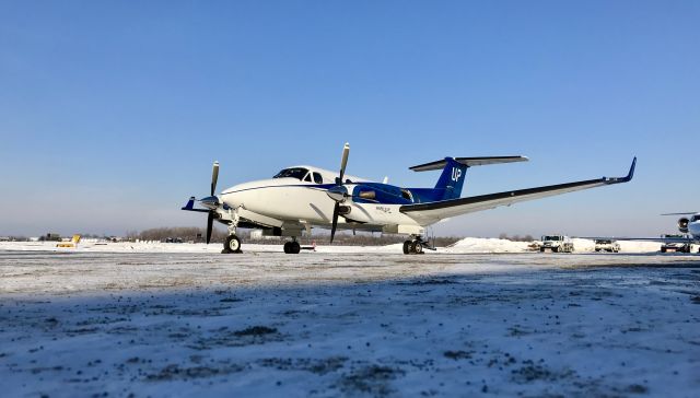 Beechcraft Super King Air 350 (N800UP)