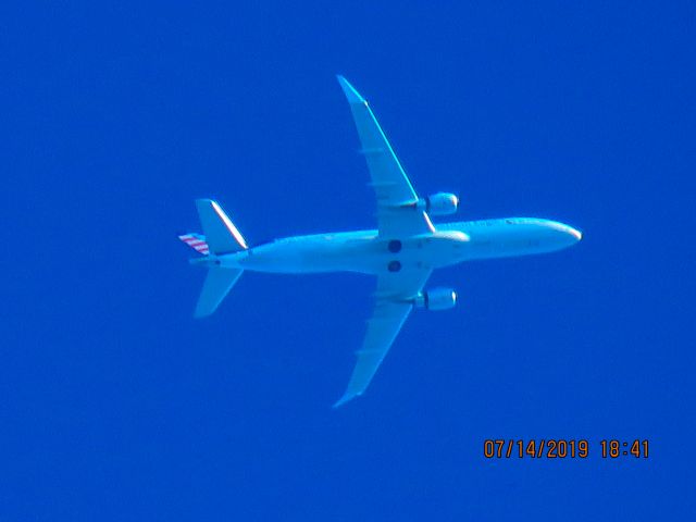 Embraer 170/175 (N279MQ)
