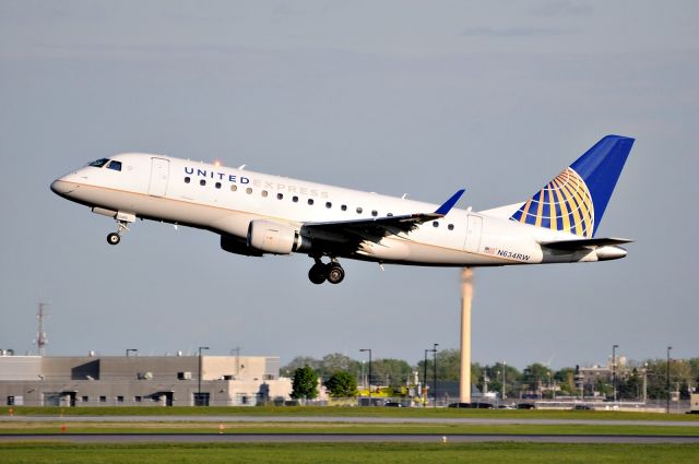 Embraer 170/175 (N634RW)