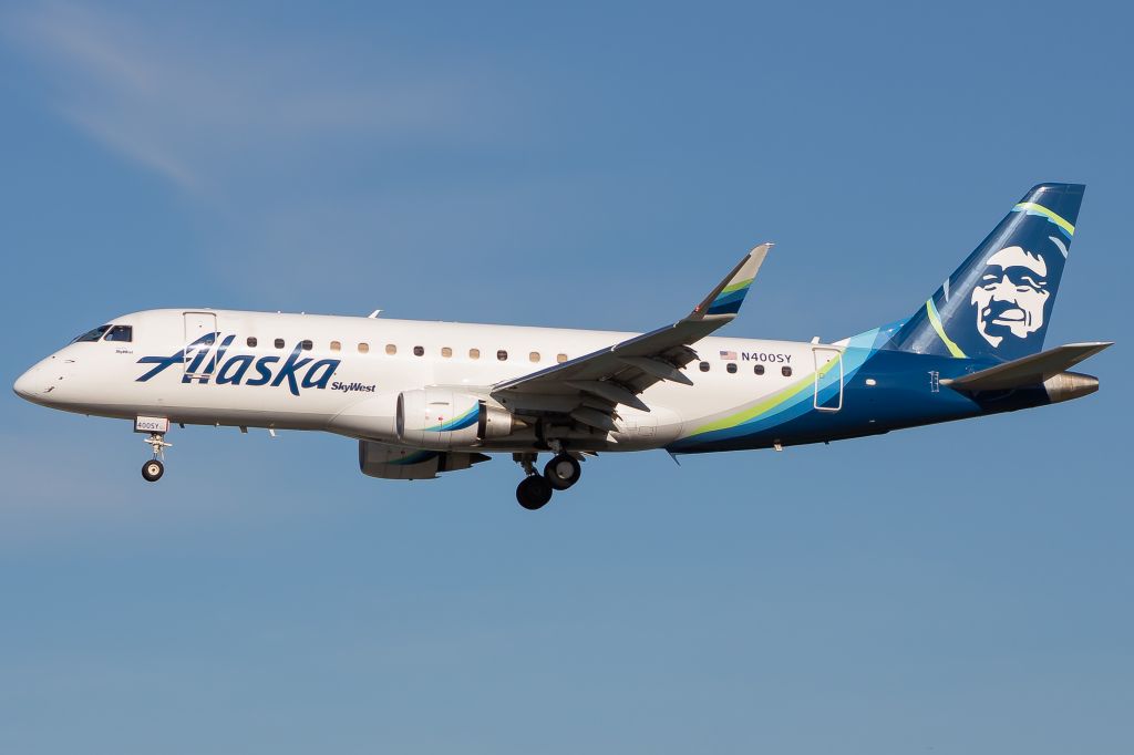 Embraer 175 (N400SY)