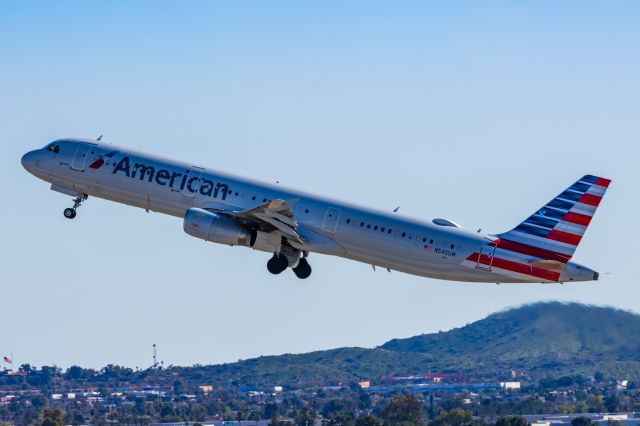 Airbus A321 (N540UW) - An American Airlines A321 taking off from PHX on 2/16/23. Taken with a Canon R7 and Tamron 70-200 G2 lens.