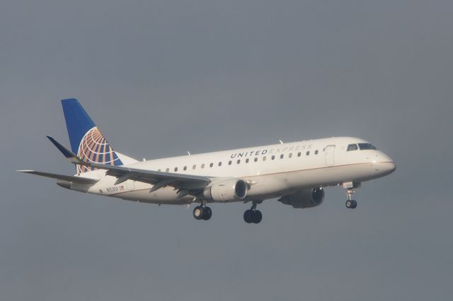 Embraer 170/175 (N153SY)