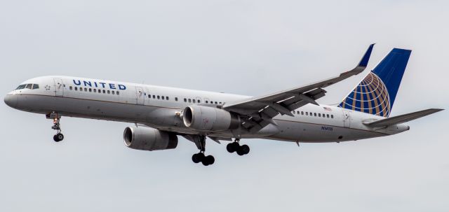 Boeing 757-200 (N14115) - United Airlines Boeing 757-224 arriving on runway 29 at Newark on a flight from Palm Beach.