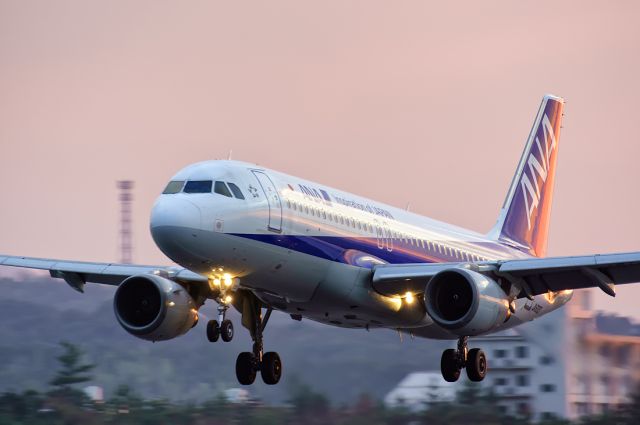 Airbus A320 (JA8300)