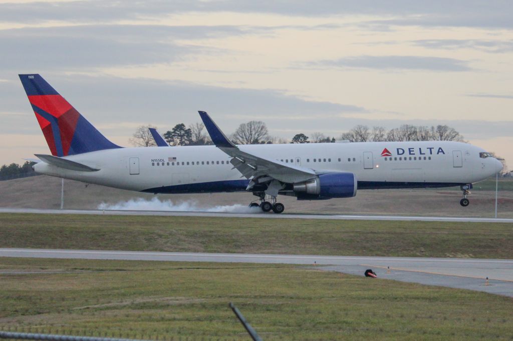 BOEING 767-300 (N155DL) - Tennessee Football Charter 