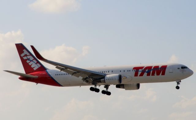 BOEING 767-300 (PT-MSS)
