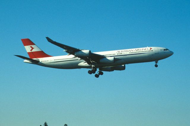 Airbus A340-300 (OE-LAH) - Short Final at Narita Intl Airport Rwy16R on 2003/11/14