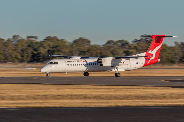 de Havilland Dash 8-400 (VH-LQH)