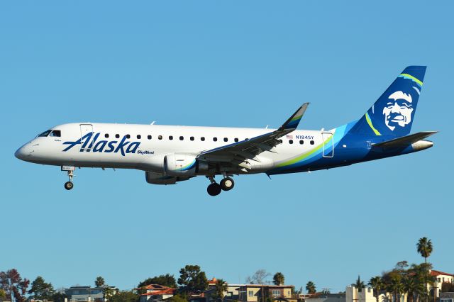 Embraer 175 (N184SY)