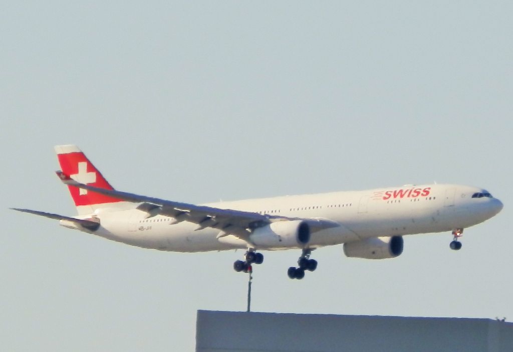 Airbus A330-300 (HB-JHI)